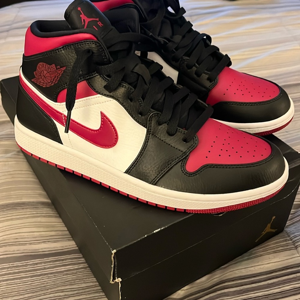 Air Jordan 1 Mid